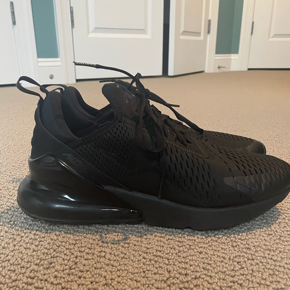 NEVER WORN BEFORE NIKE AIRMAX 270 black mens size 10